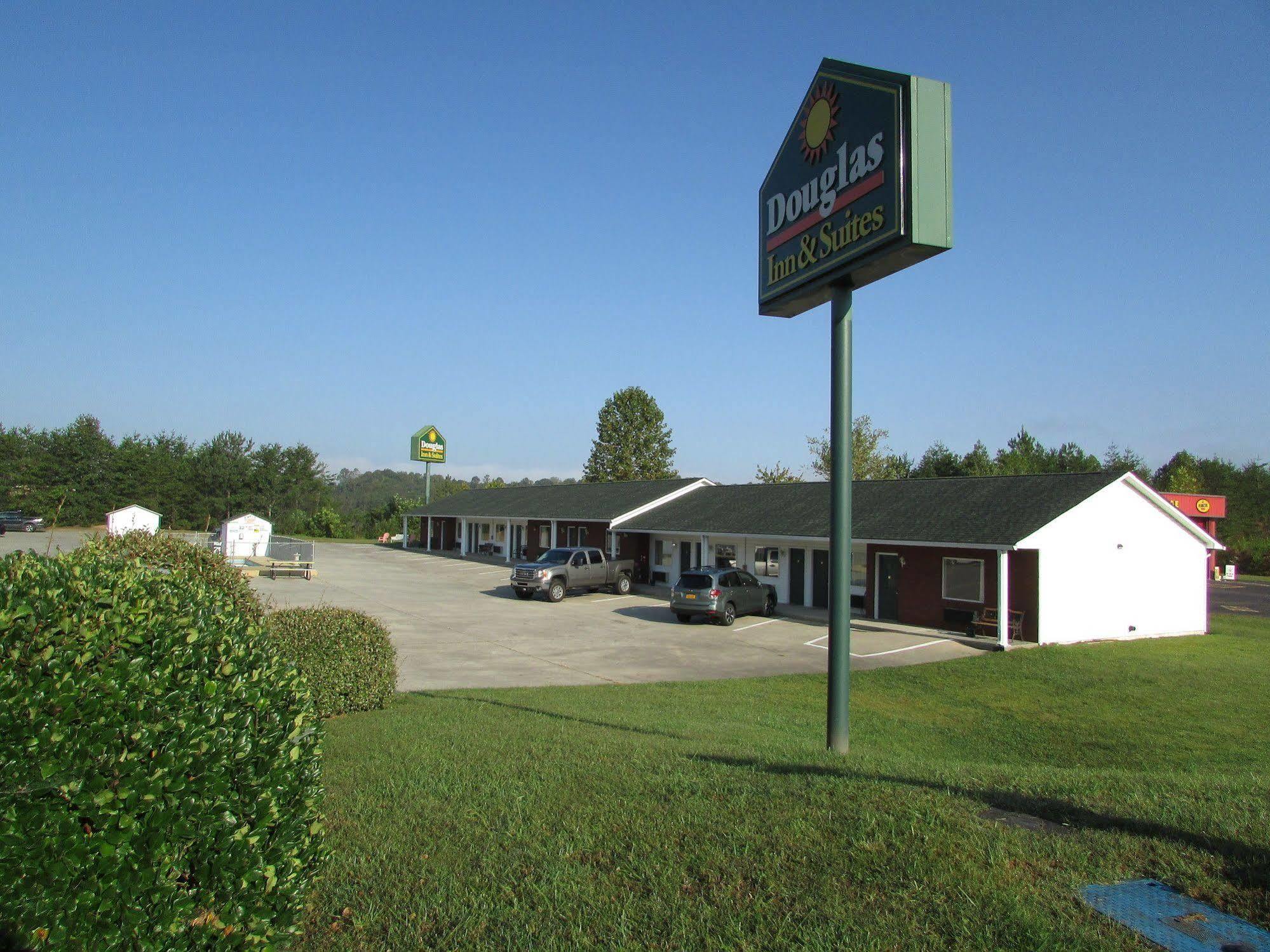 Douglas Inn & Suites, Blue Ridge, Ga Exterior photo